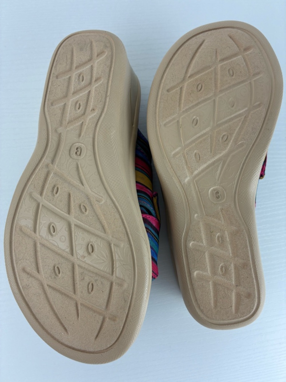 Bzees Smile Wedge Sandal 6 Raspberry Multicolor Striped Casual Comfort Slide NWB - Picture 5 of 8